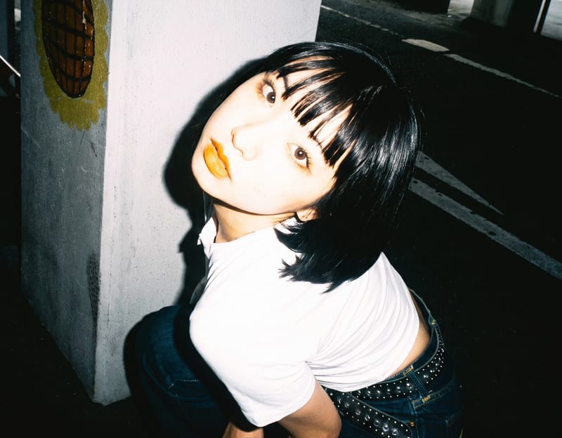 Indoor photo shot with direct flash, showing the flat lighting and cool color of an early digital camera